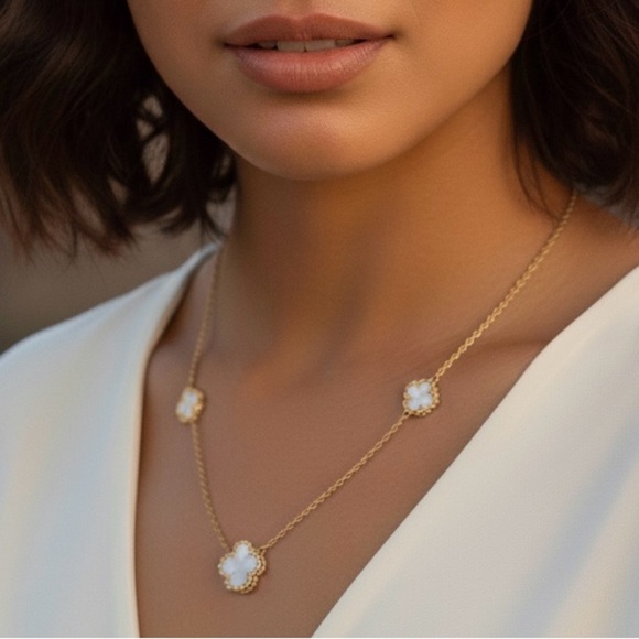 Rachel Zoe Gold Clover Mother of Pearl Necklace NWT - Picture 1 of 10